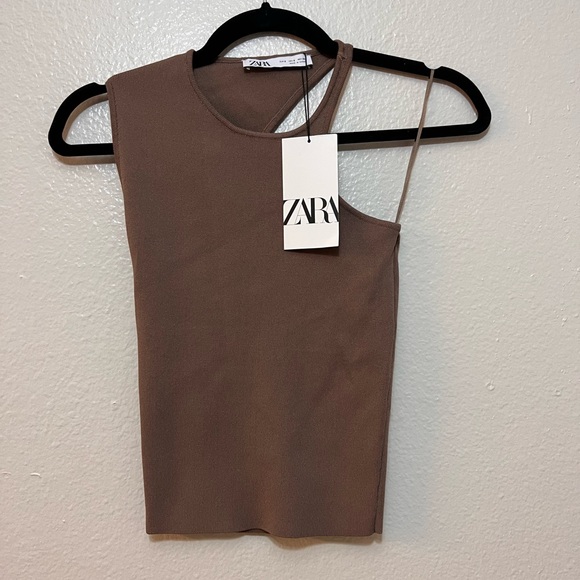 Zara Tops - NWT brown knitted Zara top with cutout shoulder